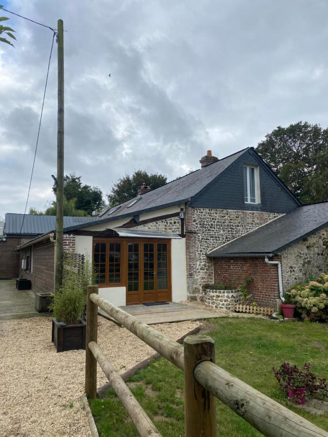 Les 4 Seasons, Agreable Gite Avec Terrasse Et Jardin La Croix Bigot Exterior photo